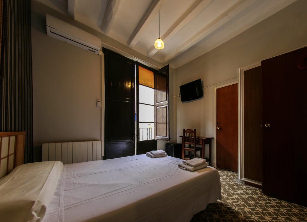Hostal Santa Teresa Reus Eksteriør bilde