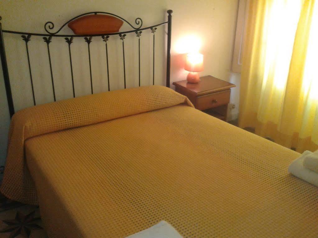 Hostal Santa Teresa Reus Eksteriør bilde
