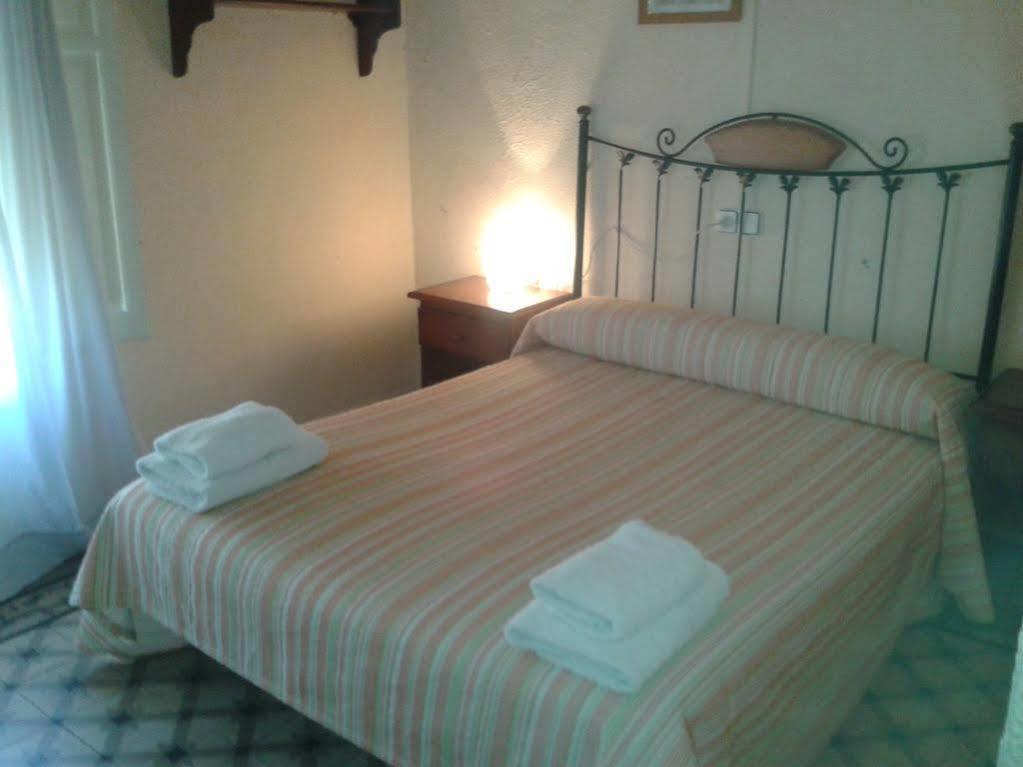 Hostal Santa Teresa Reus Eksteriør bilde
