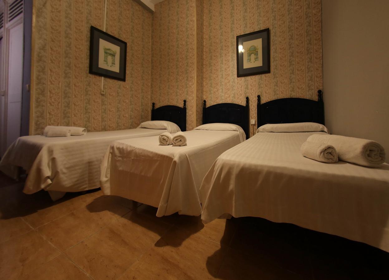 Hostal Santa Teresa Reus Eksteriør bilde