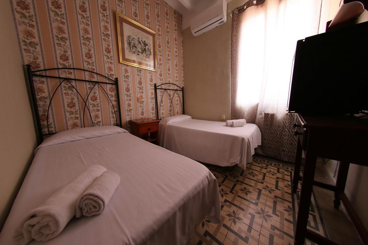 Hostal Santa Teresa Reus Eksteriør bilde