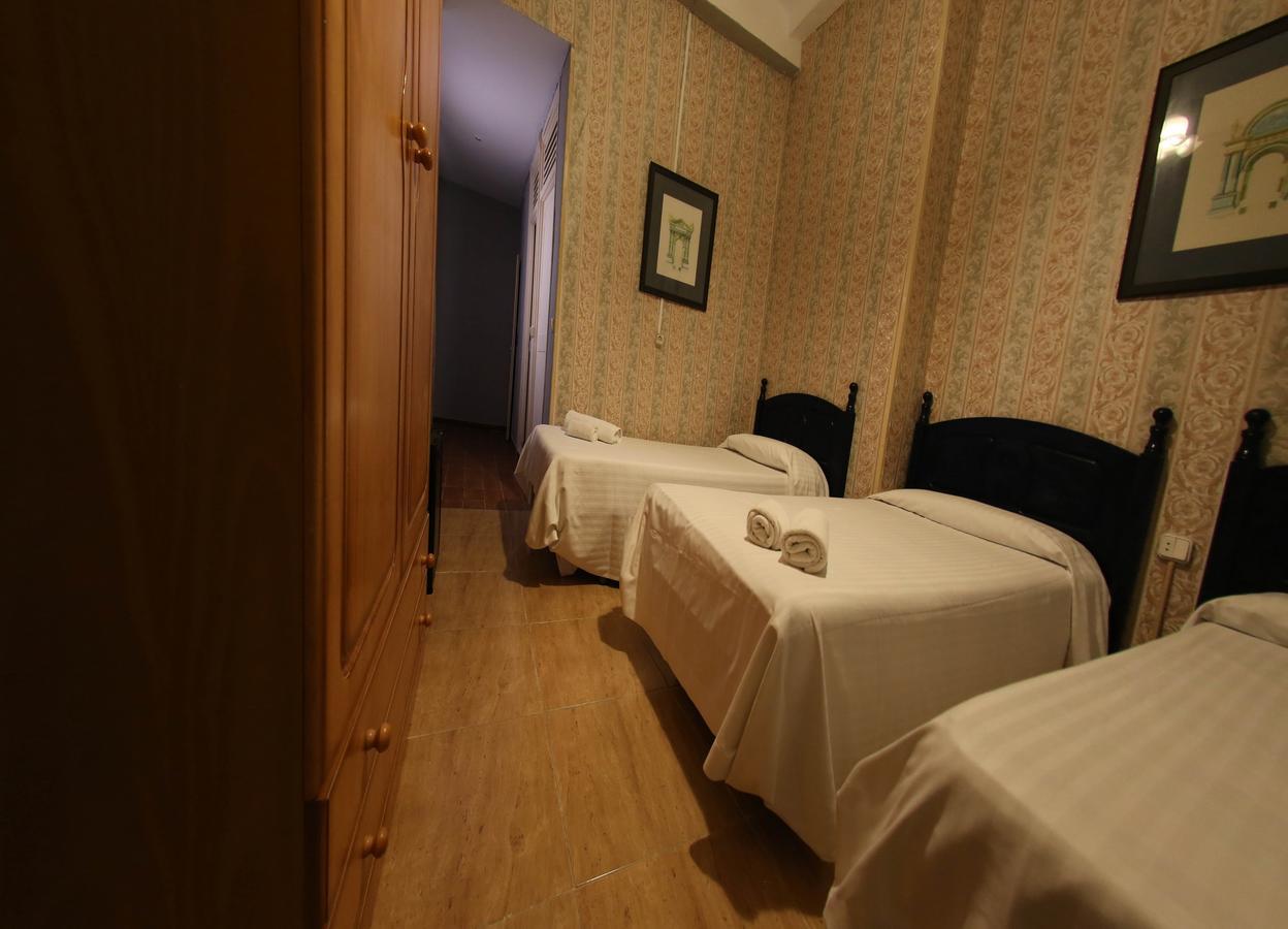 Hostal Santa Teresa Reus Eksteriør bilde